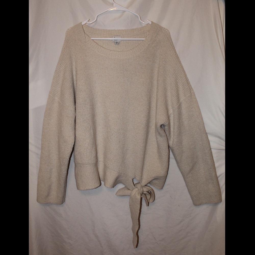 Beige knitted sweatshirt with tie